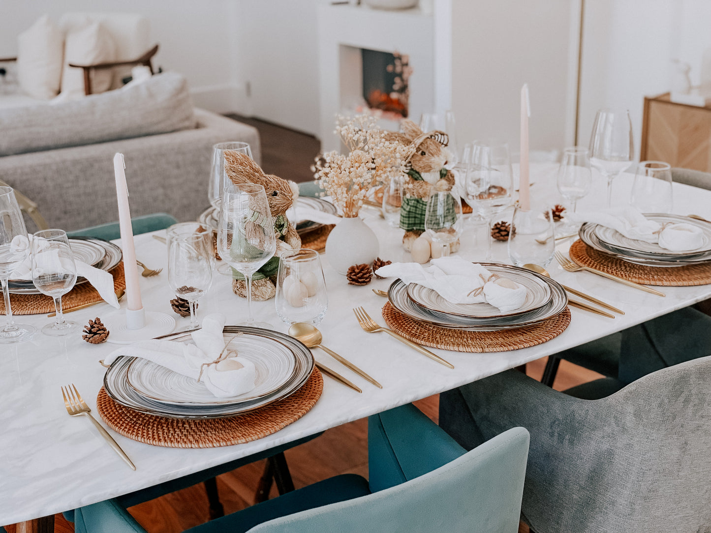 What a Host Home Decor: Straw Easter Bunnies. Seasonal Easter decoration.