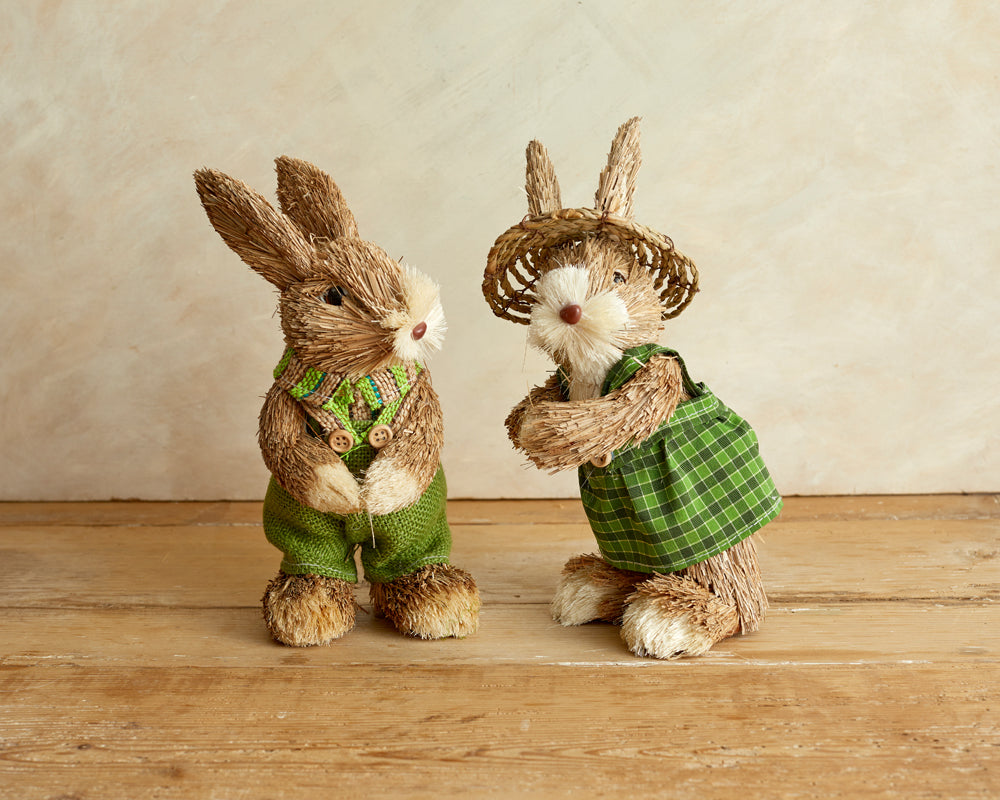 What a Host Home Decor: Straw Easter Bunnies. Seasonal Easter decoration.