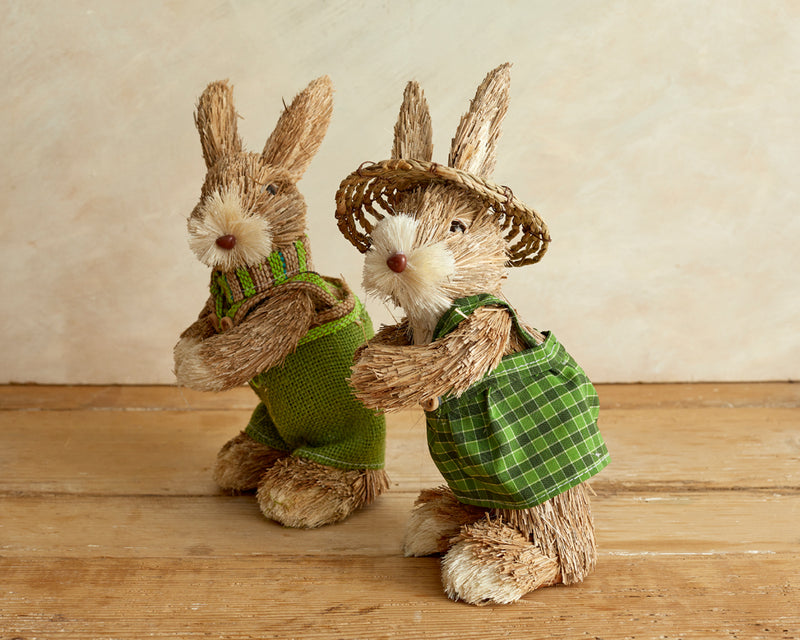 What a Host Home Decor: Straw Easter Bunnies. Seasonal Easter decoration.